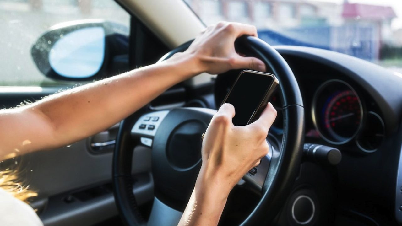 distraccion al volante movil